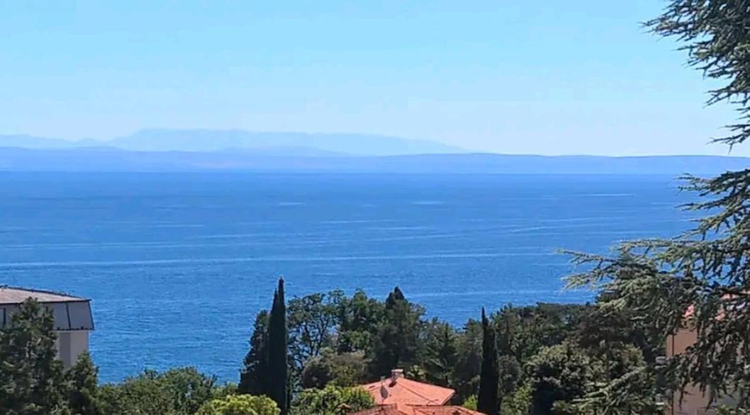Apartment With Direct Sea View, Free Parking And Close To Beaches And Promenade Lovran Kültér fotó