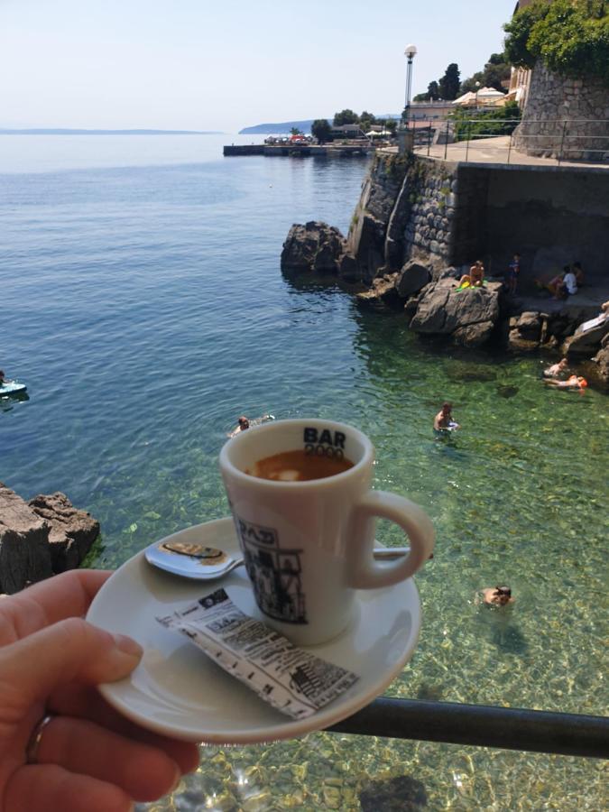 Apartment With Direct Sea View, Free Parking And Close To Beaches And Promenade Lovran Kültér fotó