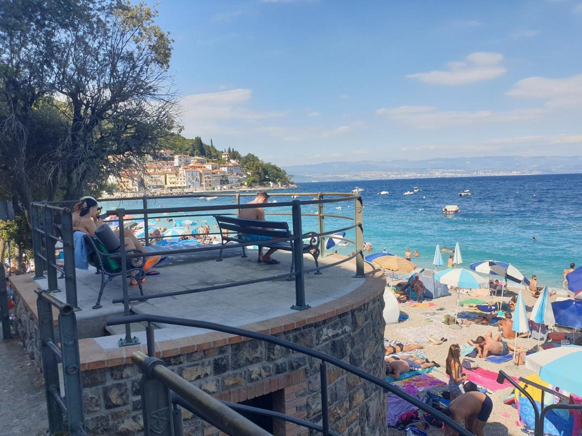Apartment With Direct Sea View, Free Parking And Close To Beaches And Promenade Lovran Kültér fotó