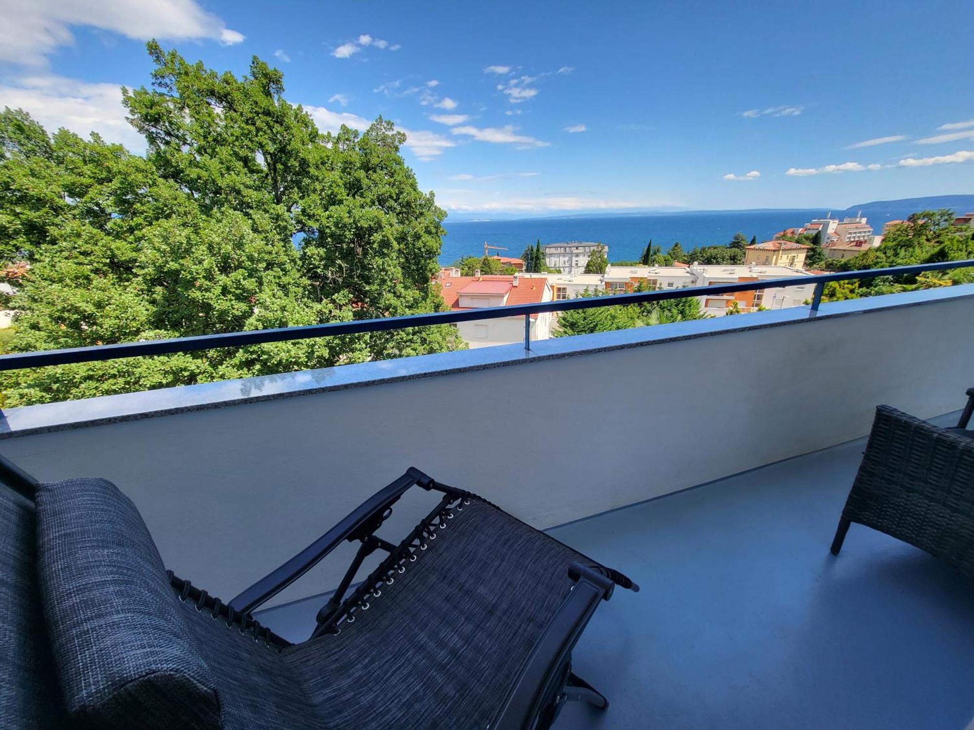 Apartment With Direct Sea View, Free Parking And Close To Beaches And Promenade Lovran Kültér fotó